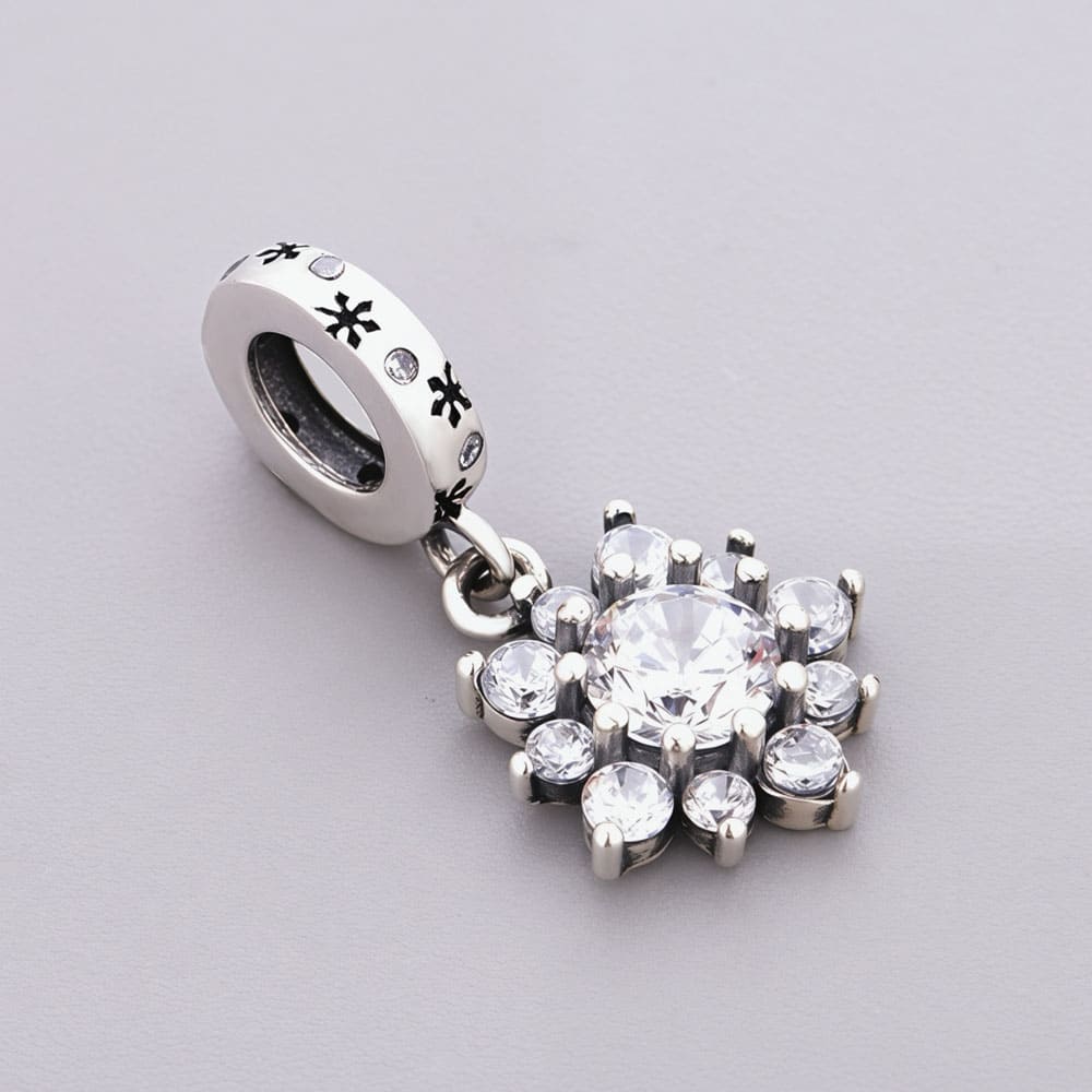"Eternal Frost" - 925 Silver Sparkling Snowflake Zirconia Dangle Charm